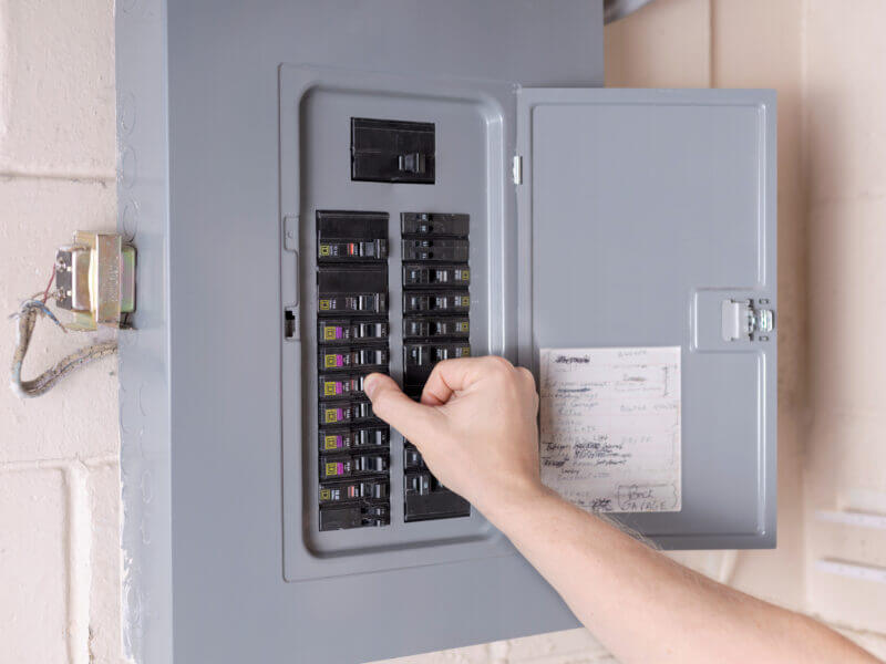 Circuit Breaker Web 800x600